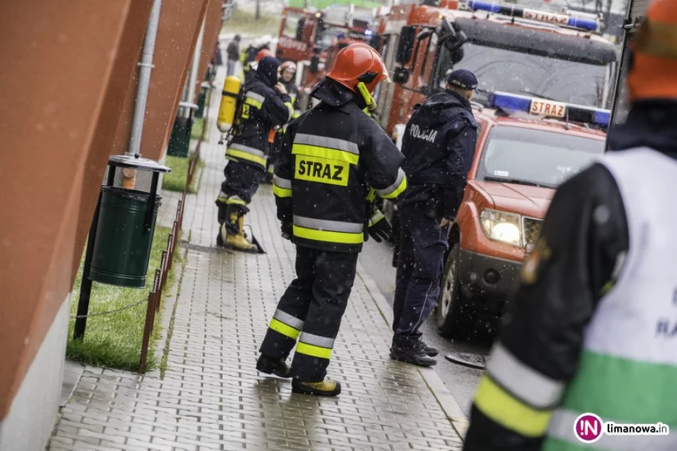 Dym wydobywał się z piwnicy bloku. Skończyło się na strachu (wideo) - zdjęcie 4