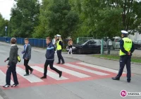 Pod szkołami pojawią się policjanci, by dbać o bezpieczeństwo uczniów - zdjęcie główne