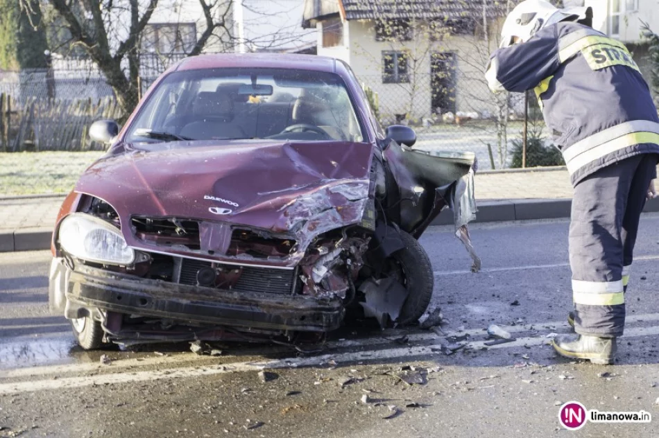 Daewoo zderzyło się z ciężarówką, ulica spłynęła... piwem - zdjęcie 2
