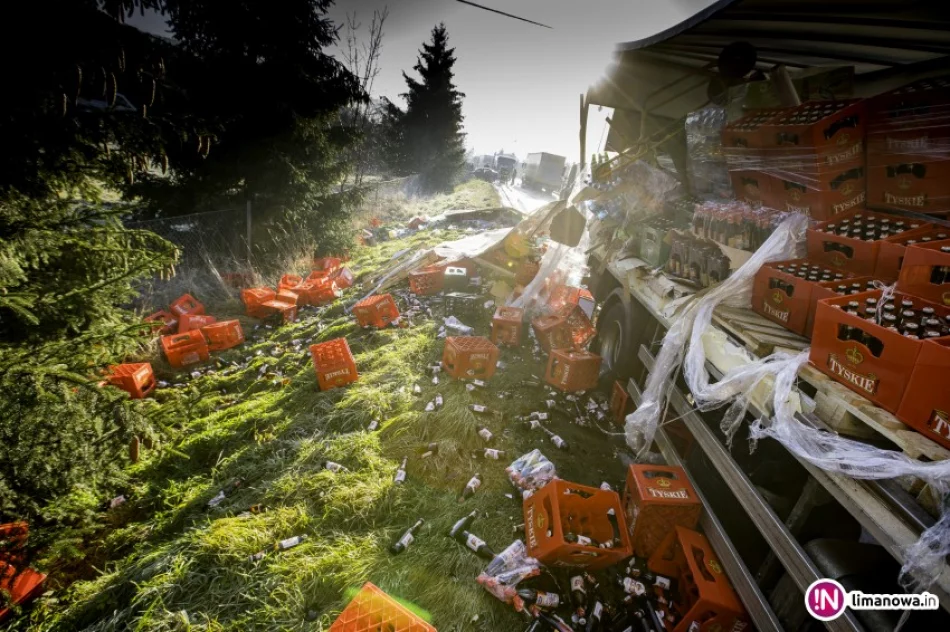 Daewoo zderzyło się z ciężarówką, ulica spłynęła... piwem - zdjęcie 4