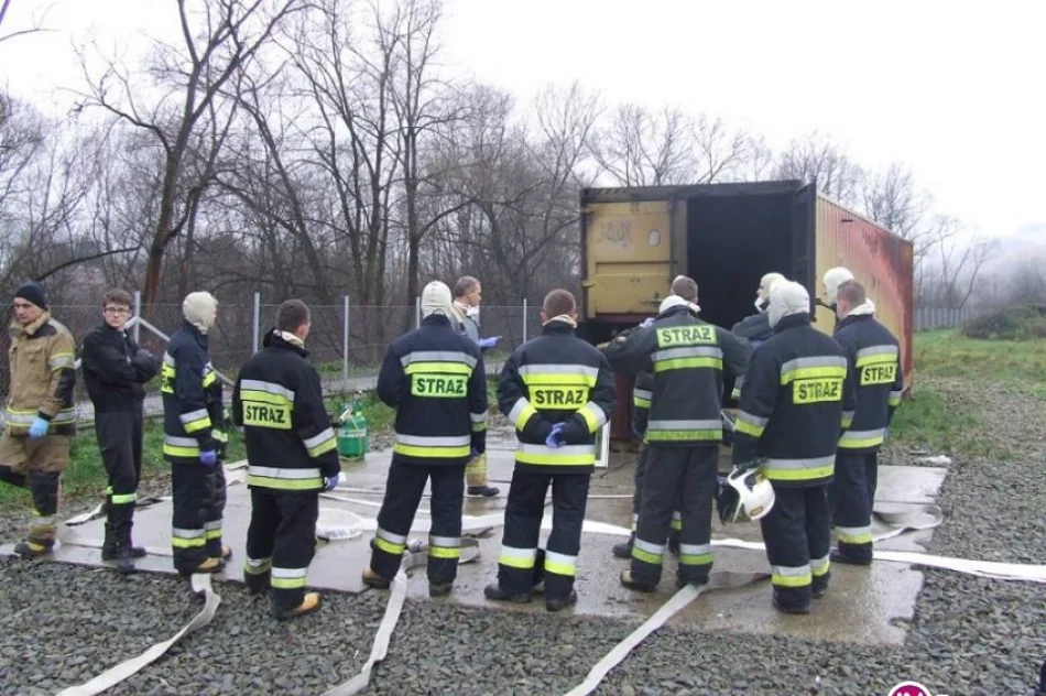 Strażacy spoza powiatu ćwiczyli w komorze ogniowej (wideo) - zdjęcie 3