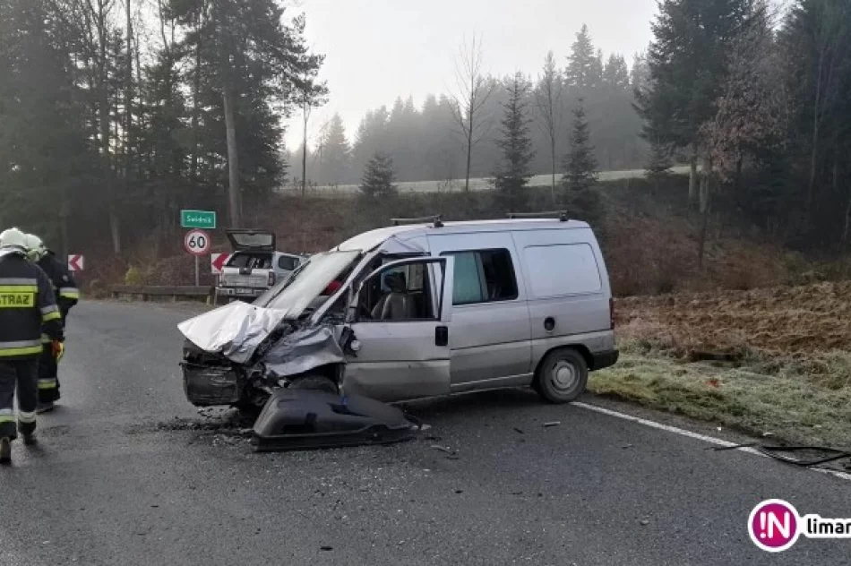 Groźnie wyglądające zderzenie dwóch aut - zdjęcie 2