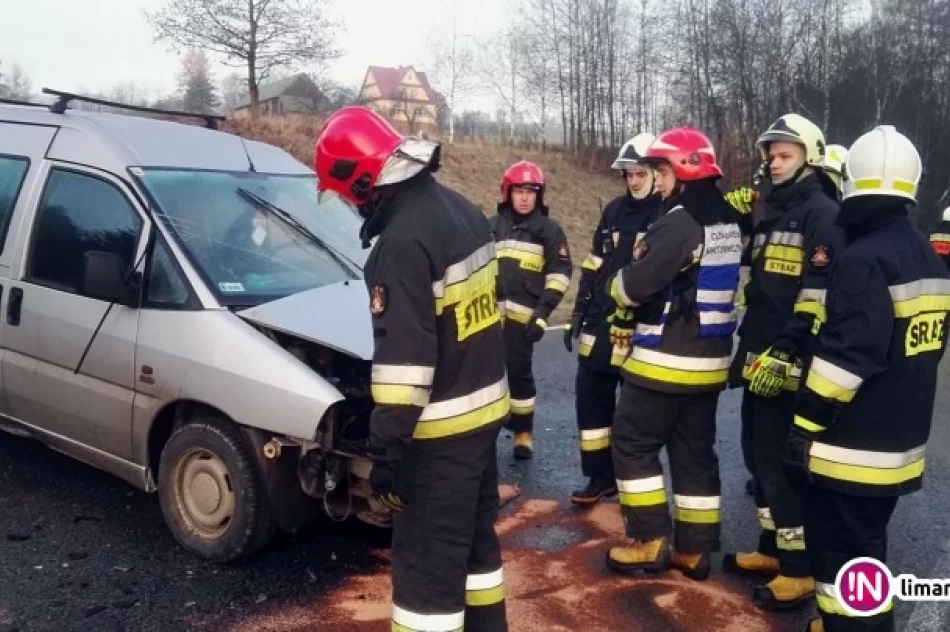 Groźnie wyglądające zderzenie dwóch aut - zdjęcie 4