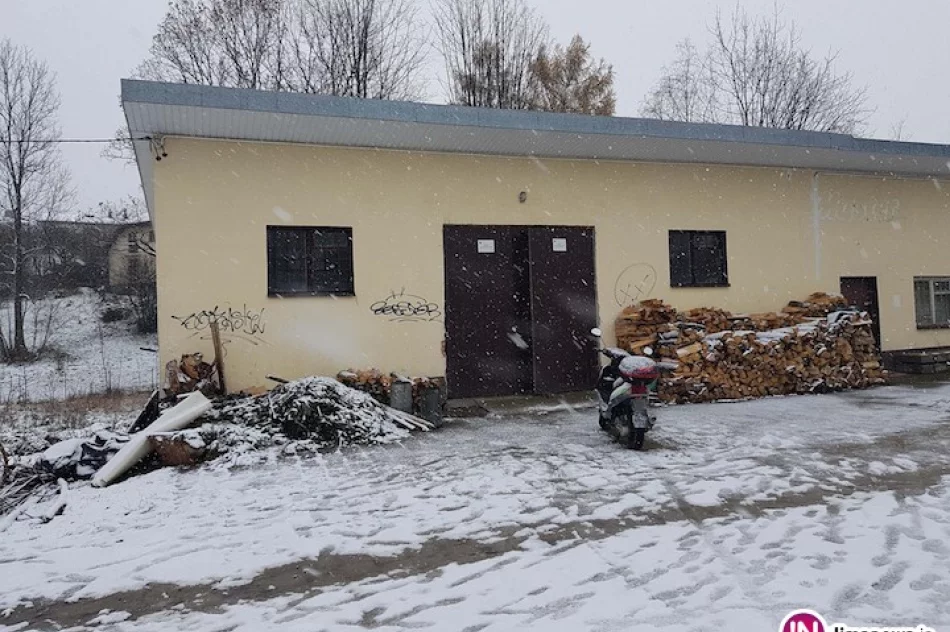 Włamali się i okradli miasto: zabrali samochód i elektronarzędzia - zdjęcie 2