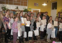 „Dobry zwyczaj wypożyczaj” – rozdanie nagród w II edycji czytelniczego konkursu plastycznego - zdjęcie główne