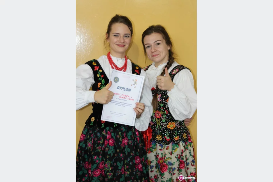 Kamila Florek i Klaudia Wydra z drugim miejscem w konkursie kelnerskim - zdjęcie 2