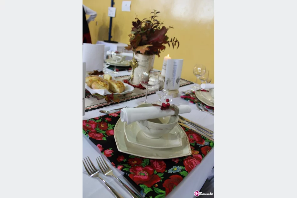 Kamila Florek i Klaudia Wydra z drugim miejscem w konkursie kelnerskim - zdjęcie 3