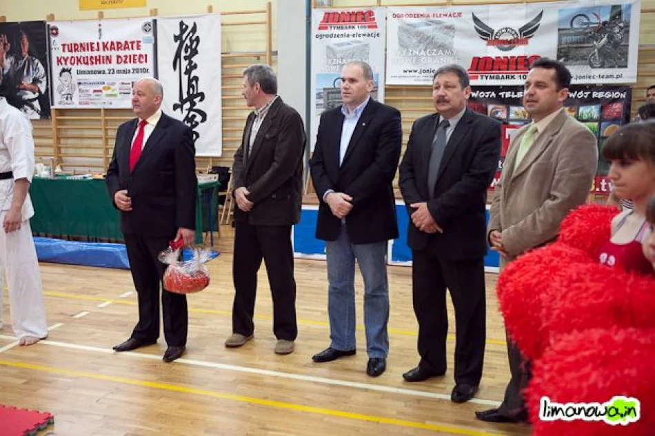 Młodzi karatecy  na macie - zdjęcie 6