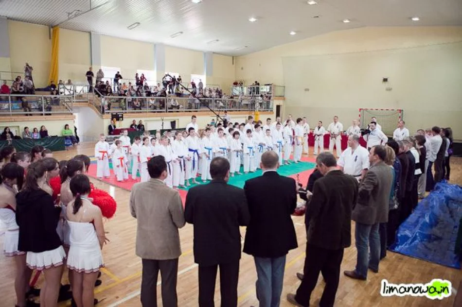Młodzi karatecy  na macie - zdjęcie 10