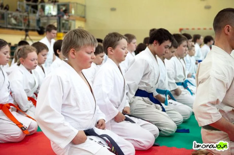 Młodzi karatecy  na macie - zdjęcie 13
