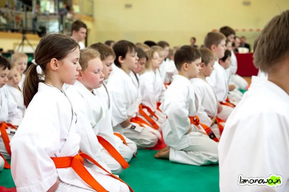 Młodzi karatecy  na macie - zdjęcie 14