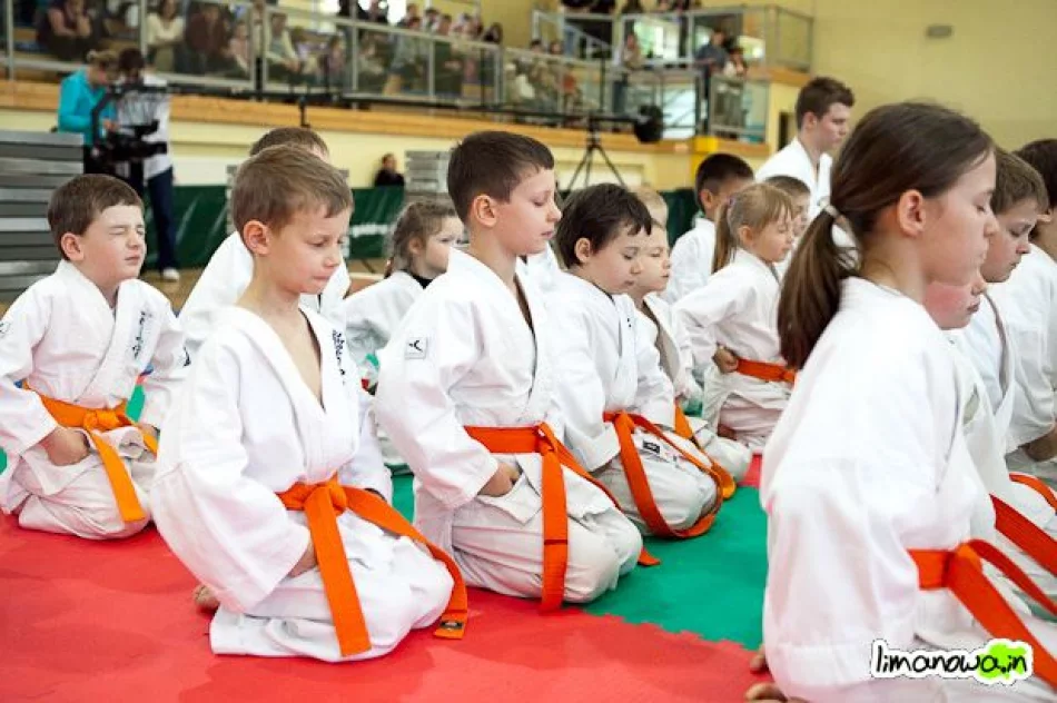 Młodzi karatecy  na macie - zdjęcie 15