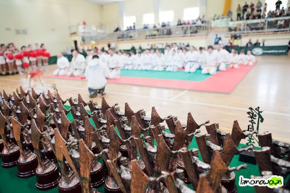 Młodzi karatecy  na macie - zdjęcie 16