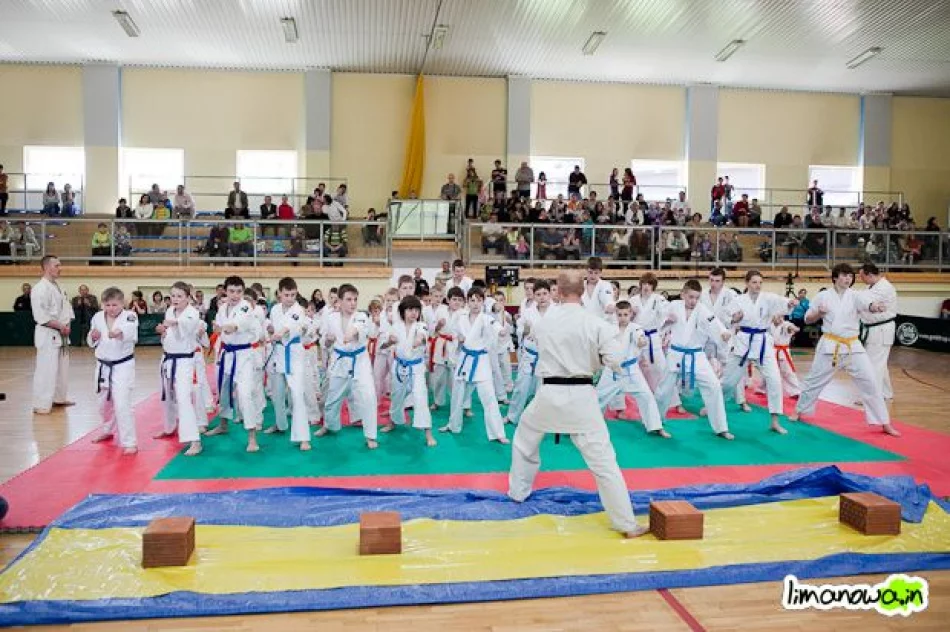 Młodzi karatecy  na macie - zdjęcie 18