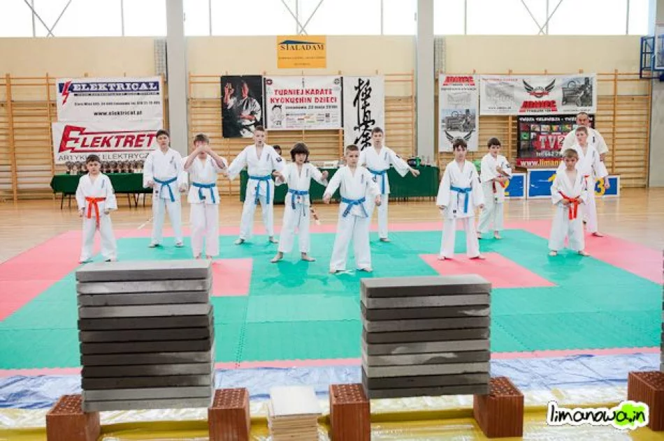 Młodzi karatecy  na macie - zdjęcie 19