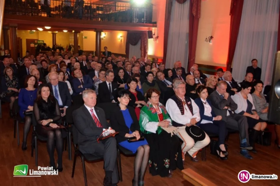 Jubileusz Powiatu i kameralny koncert dla urzędników i samorządowców za... 20 tys. zł - zdjęcie 2
