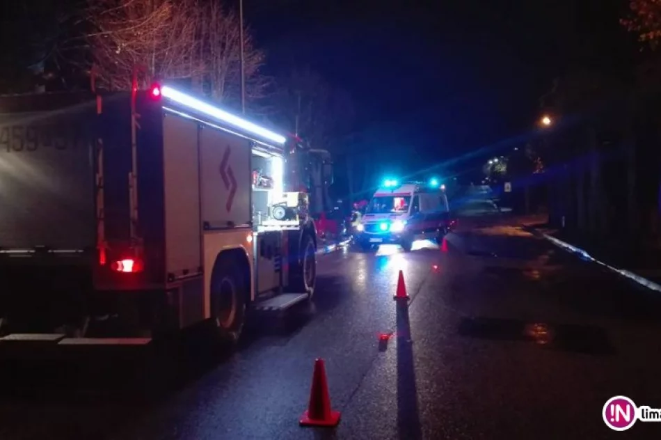 Fiat wypadł z drogi, uderzył w drzewo i ogrodzenie - zdjęcie 4