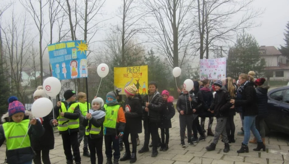 Uczniowie uczestniczyli w Marszu Trzeźwości - zdjęcie 1