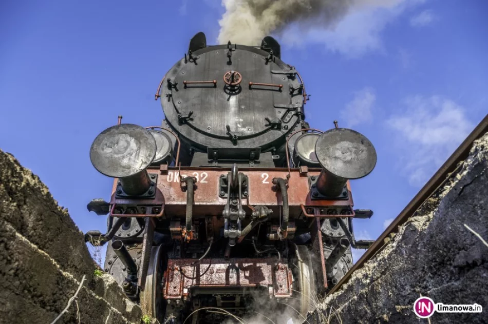 Torowisko poprawiono, pociąg retro mógł przejechać po zabytkowej linii - zdjęcie 2