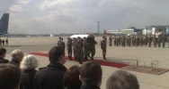 Trumna Lecha Kaczyńskiego w kaplicy Pałacu Prezydenckiego (zdjęcia) - zdjęcie 1