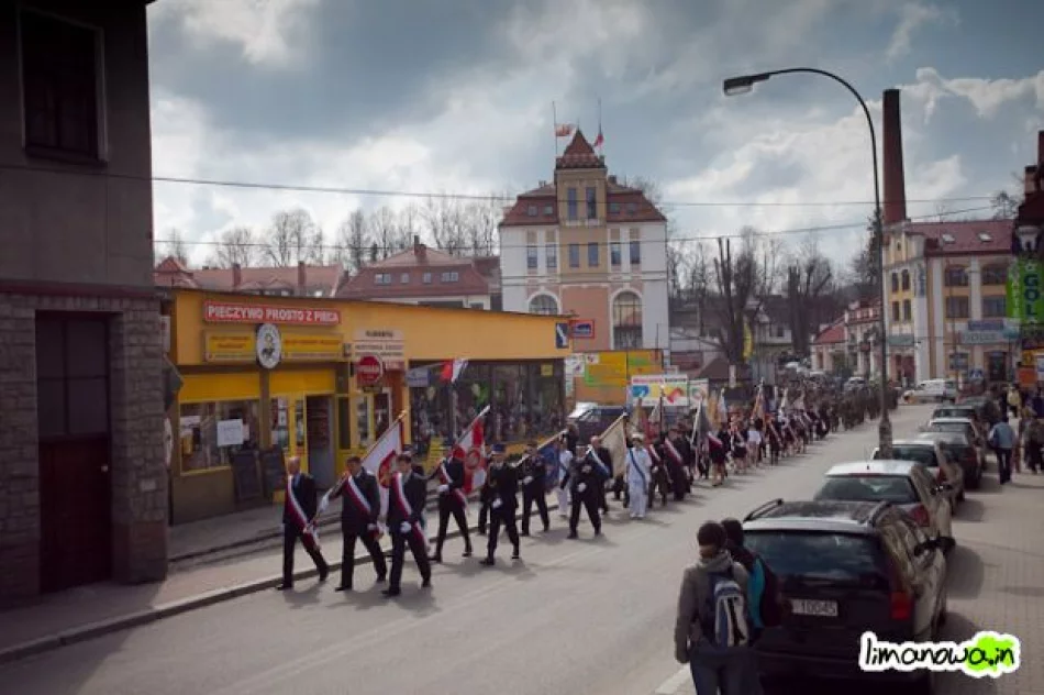 Limanowa w żałobie - przypominamy w 15. rocznicę katastrofy smoleńskiej - zdjęcie 9