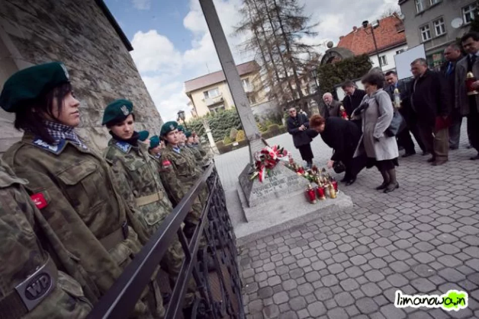 Limanowa w żałobie - przypominamy w 15. rocznicę katastrofy smoleńskiej - zdjęcie 12