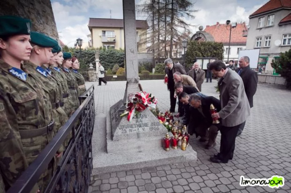 Limanowa w żałobie - przypominamy w 15. rocznicę katastrofy smoleńskiej - zdjęcie 13
