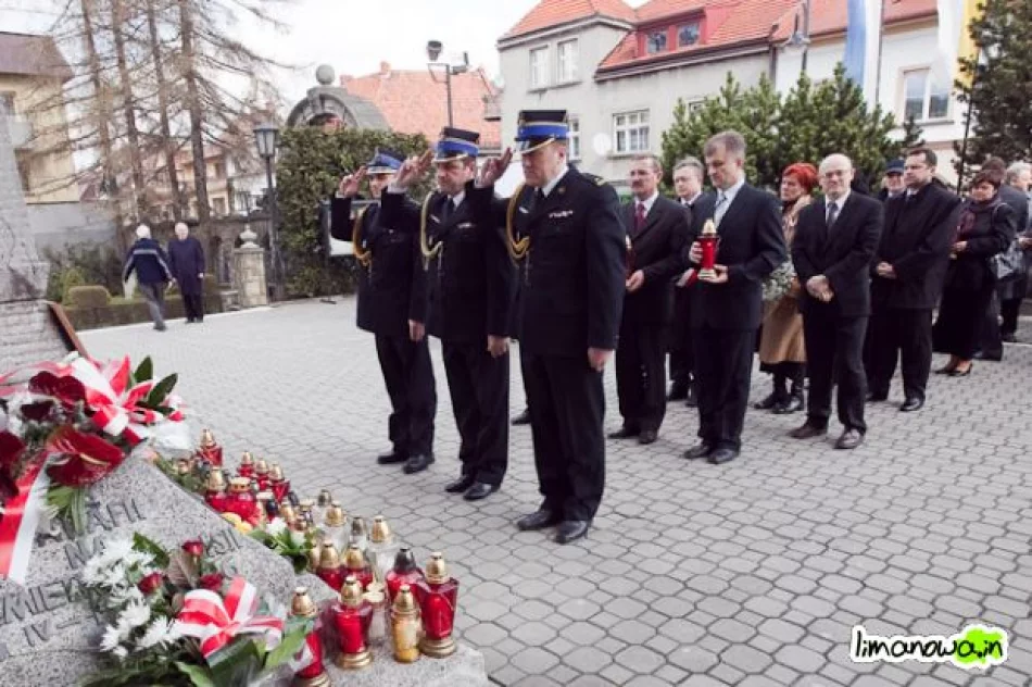 Limanowa w żałobie - przypominamy w 15. rocznicę katastrofy smoleńskiej - zdjęcie 15