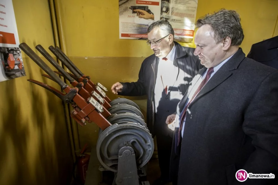 Minister i prezes PKP zwiedzając dworzec, zapowiadali 'Podłęże - Piekiełko' (zapis konferencji) - zdjęcie 4