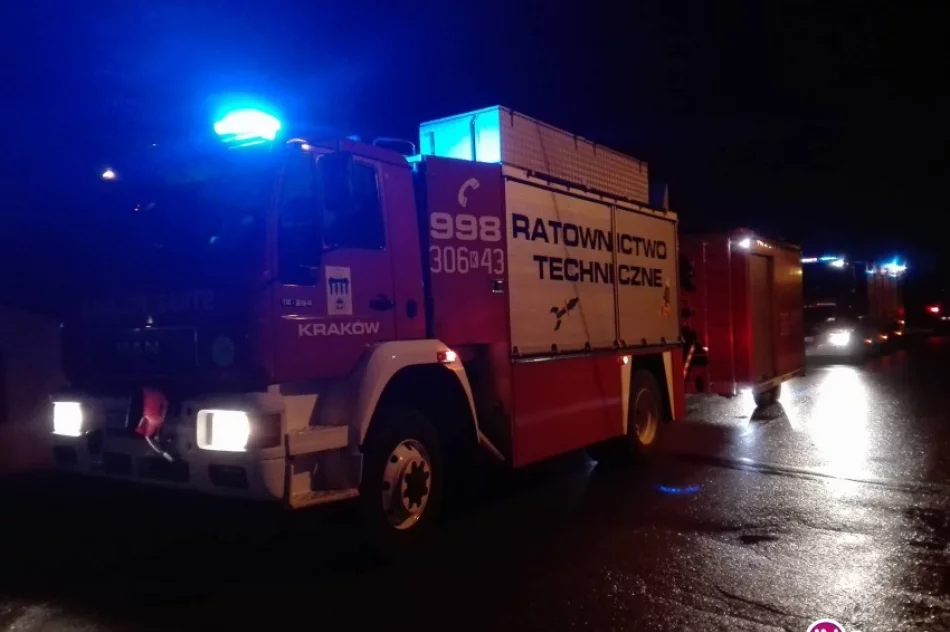 Skażenie rzeki - wyciekło 30 l substancji do produkcji pianki poliuretanowej (wideo) - zdjęcie 3