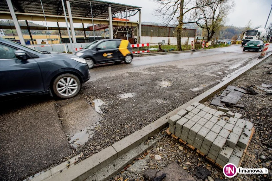Dziury kilka dni po naprawieniu nowej nawierzchni (wideo) - zdjęcie 3