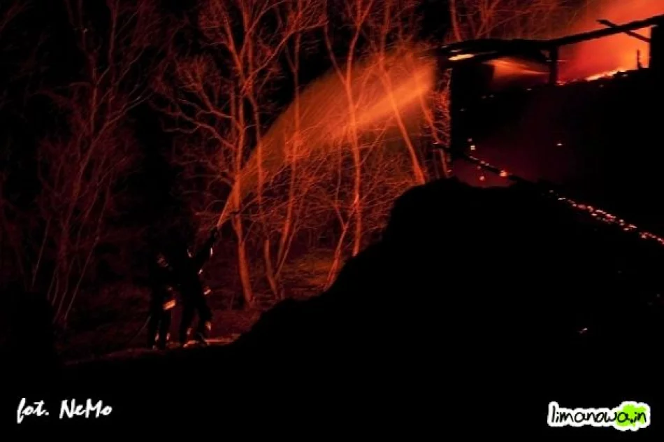 Pożar zabudowań gospodarczych w Nowym Rybiu - zdjęcie 4