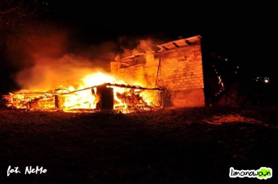 Pożar zabudowań gospodarczych w Nowym Rybiu - zdjęcie 6