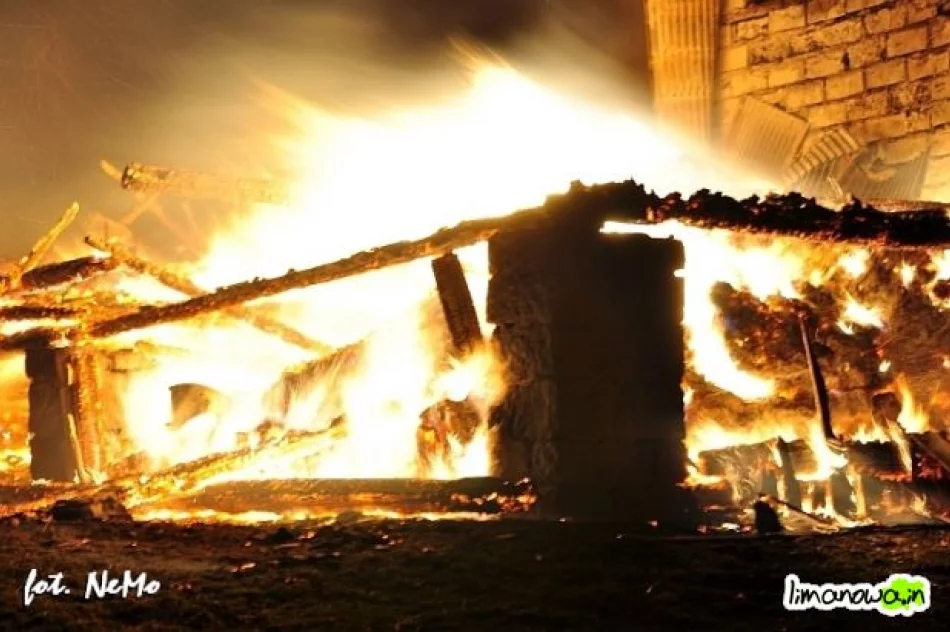 Pożar zabudowań gospodarczych w Nowym Rybiu - zdjęcie 7