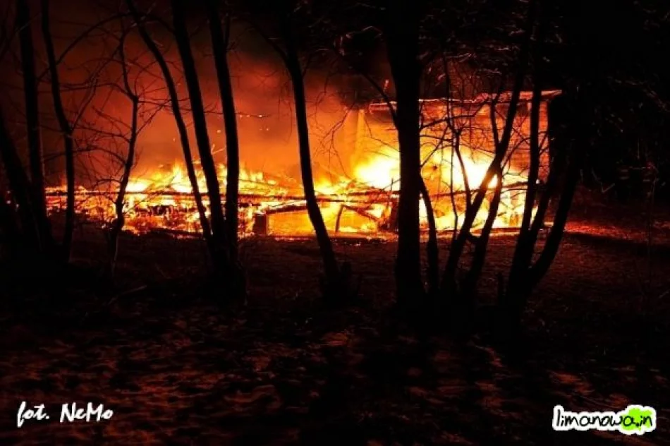 Pożar zabudowań gospodarczych w Nowym Rybiu - zdjęcie 9