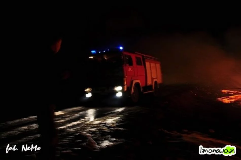 Pożar zabudowań gospodarczych w Nowym Rybiu - zdjęcie 11