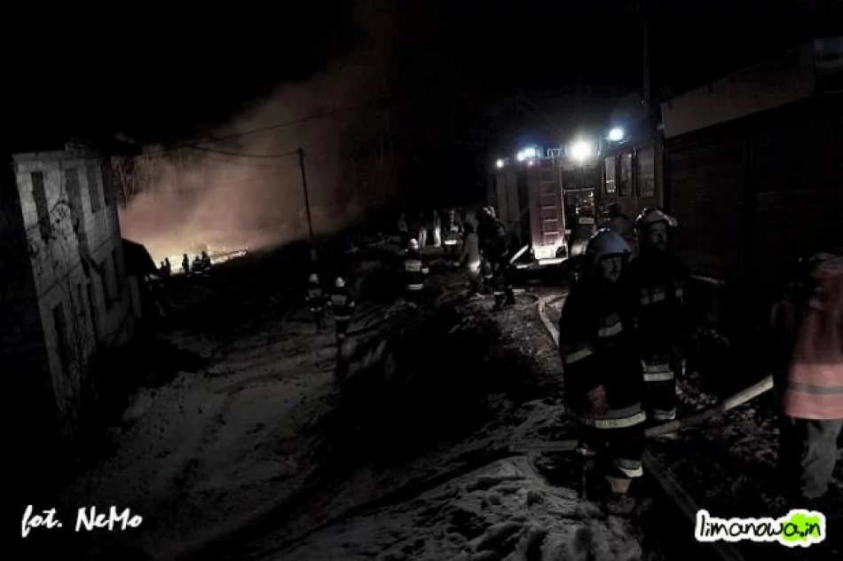 Pożar zabudowań gospodarczych w Nowym Rybiu - zdjęcie 16