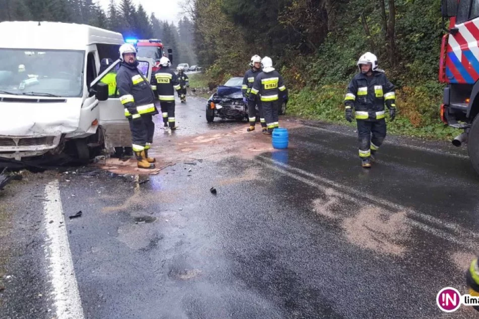 Czołowe zderzenie z busem - zdjęcie 2