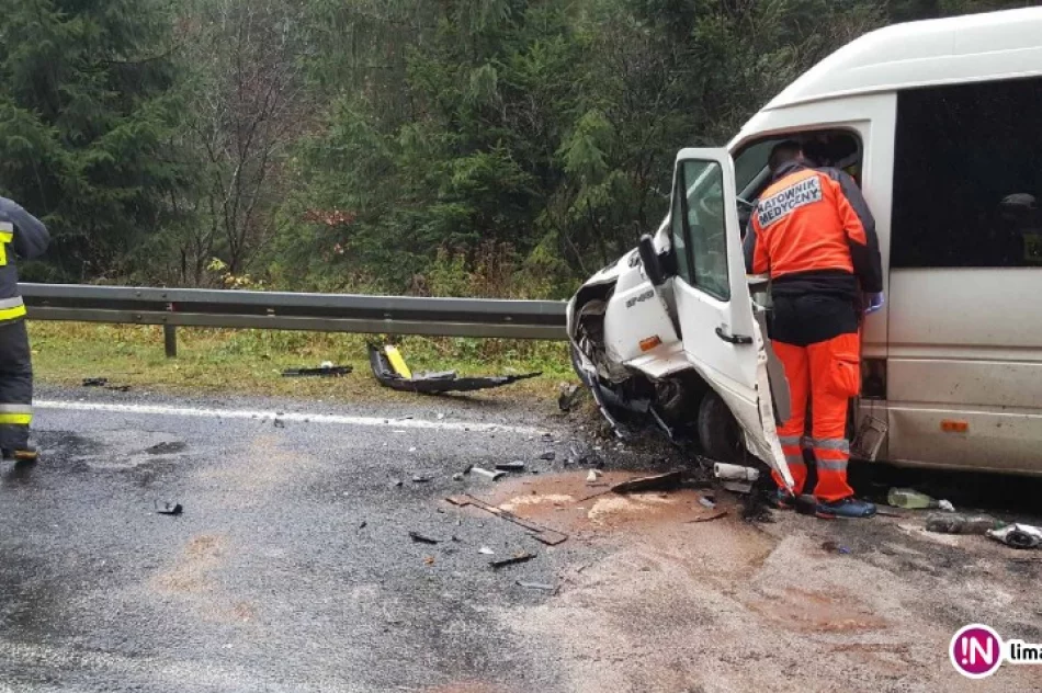 Czołowe zderzenie z busem - zdjęcie 4