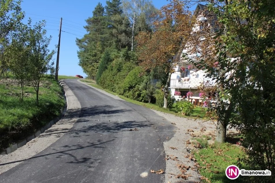 Przybyło dróg gminnych z nową nawierzchnią - zdjęcie 2