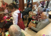 Niosąc radość innym... - zdjęcie główne