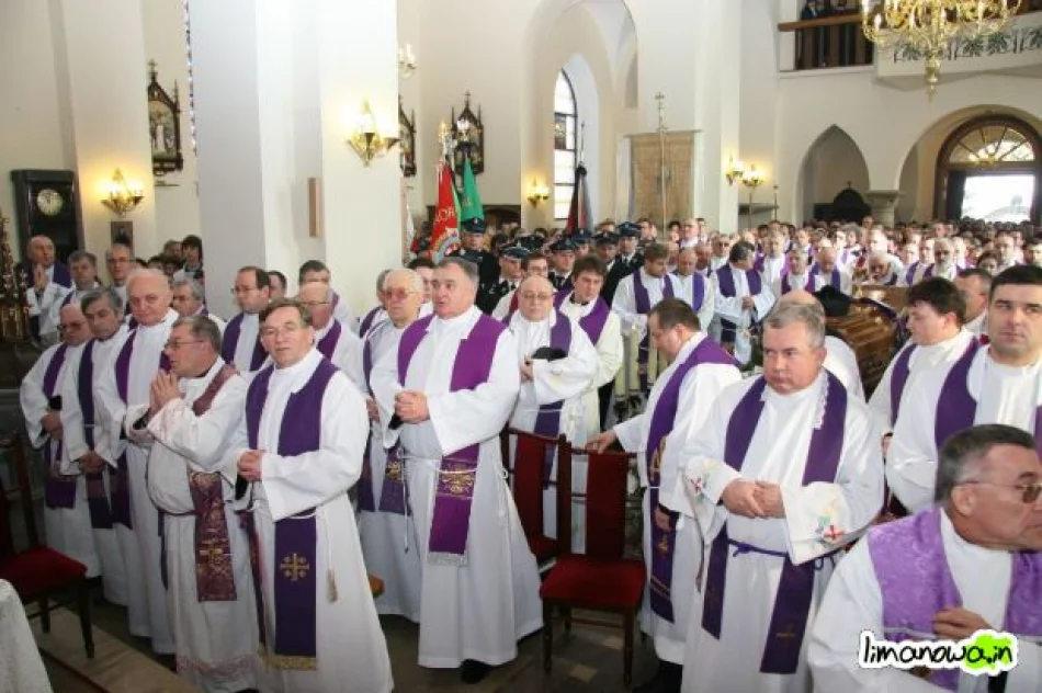 Pogrzeb ks. Józefa Kiełbasy - zdjęcie 15