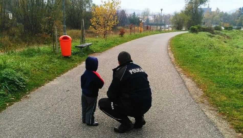 Mały chłopiec błąkał się po 'ścieżce zdrowia', rodzice nawet nie zauważyli jego nieobecności - zdjęcie 1