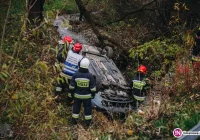 Seat dachował w korycie potoku - zdjęcie główne