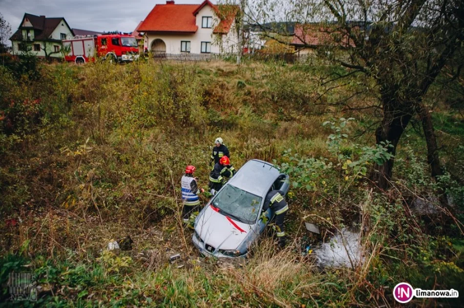 Seat dachował w korycie potoku - zdjęcie 4