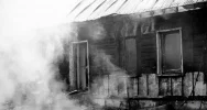 Spłonęły dwa budynki - przyczyną podpalenie? - zdjęcie 3