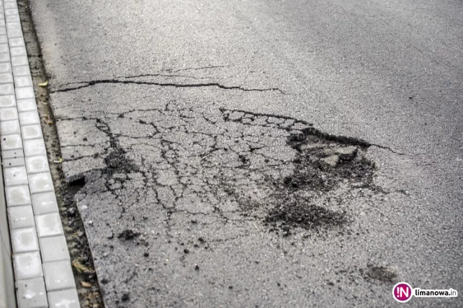 Tak wygląda nowy asfalt po trzech tygodniach od ułożenia... - zdjęcie 2
