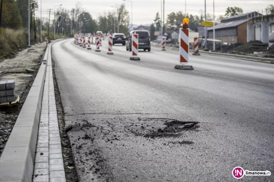 Tak wygląda nowy asfalt po trzech tygodniach od ułożenia... - zdjęcie 3