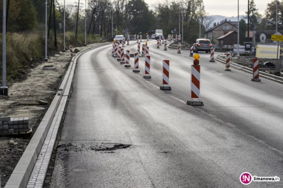 Tak wygląda nowy asfalt po trzech tygodniach od ułożenia... - zdjęcie 4