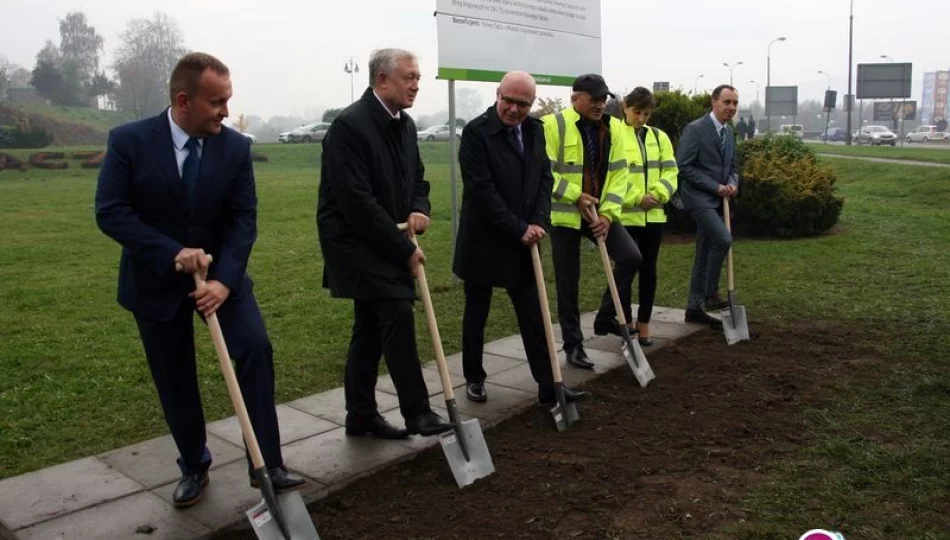 Symbolicznie wbili łopatę - rozpoczęcie ważnej inwestycji - zdjęcie 1